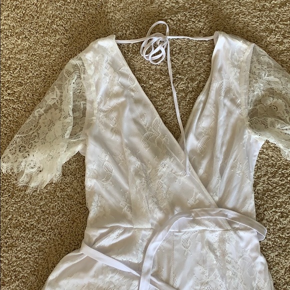CLASSY LACE ROMPER - Picture 2 of 3